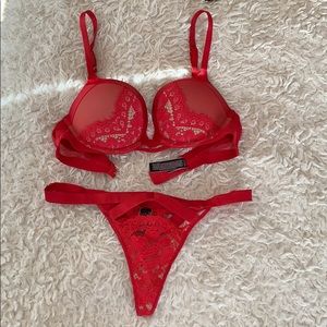 Victoria Secret Bombshell Plunge Bra & Thong